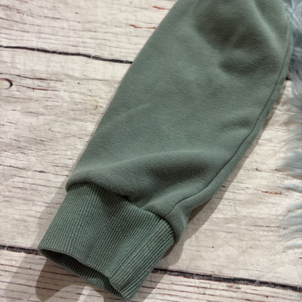 Latched Mama harbor snap pullover Sage Green with Heart Detail - Picture 4 of 10